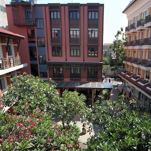 Rambuttri Village Plaza - SHA Extra Plus
